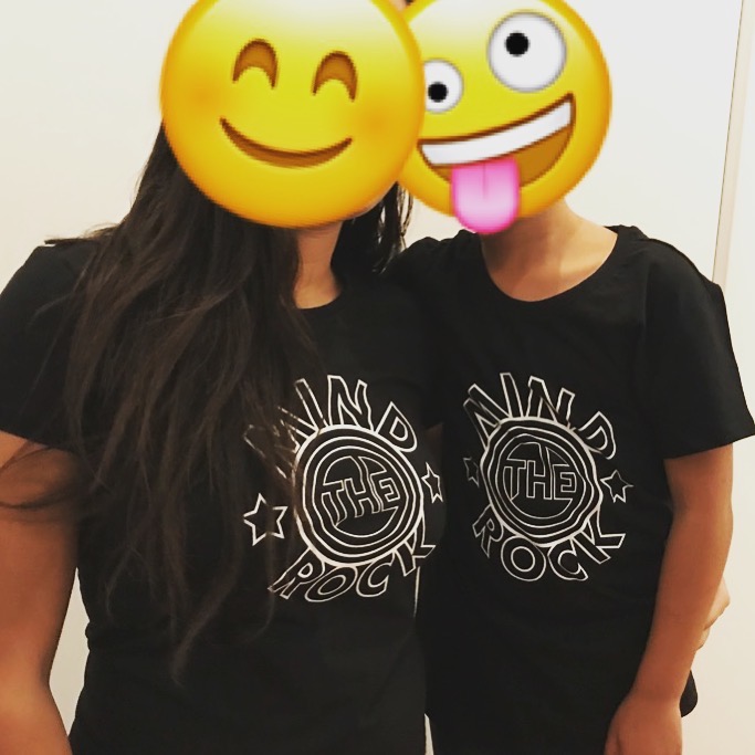 Sofy e Giova_tshirt_Mind the Rock_emoticon